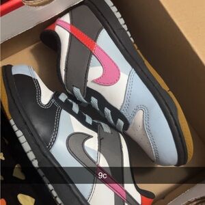 Gently used can send video if needed .No crease Most sipped off.New shoe strings